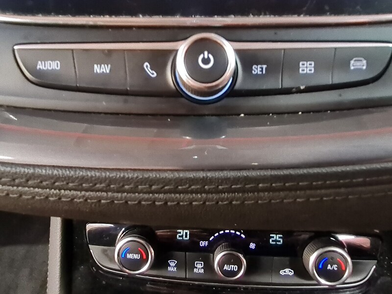 Vauxhall 1.2 Turbo Sport Nav SUV 5dr Petrol Manual Euro 6 (s/s) (130 ps)