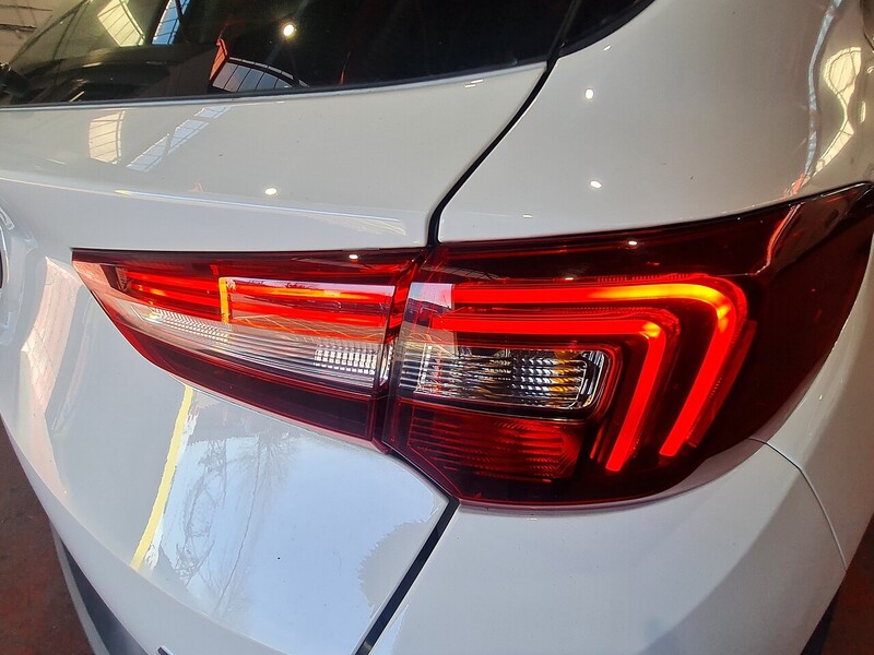 Vauxhall 1.2 Turbo Elite Nav SUV 5dr Petrol Auto 8Spd Euro 6 (s/s) (130 ps)