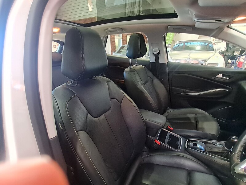 Vauxhall 1.2 Turbo Elite Nav SUV 5dr Petrol Auto 8Spd Euro 6 (s/s) (130 ps)