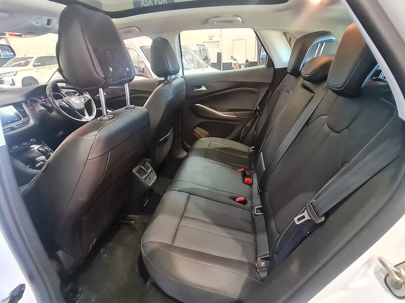 Vauxhall 1.2 Turbo Elite Nav SUV 5dr Petrol Auto 8Spd Euro 6 (s/s) (130 ps)