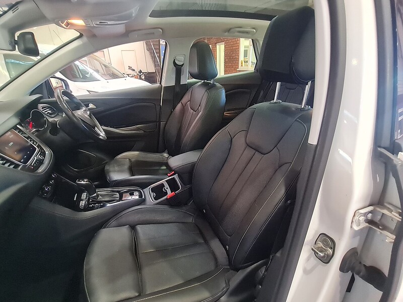 Vauxhall 1.2 Turbo Elite Nav SUV 5dr Petrol Auto 8Spd Euro 6 (s/s) (130 ps)