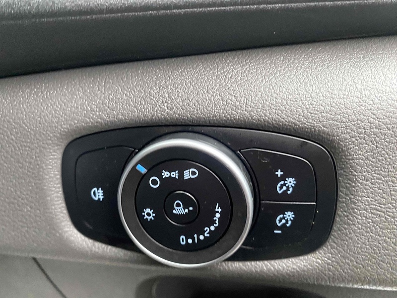 Ford 2.0 350 EcoBlue Leader Chassis Double Cab 4dr Diesel Manual RWD L3 Euro 6 (s/s) (130 ps)