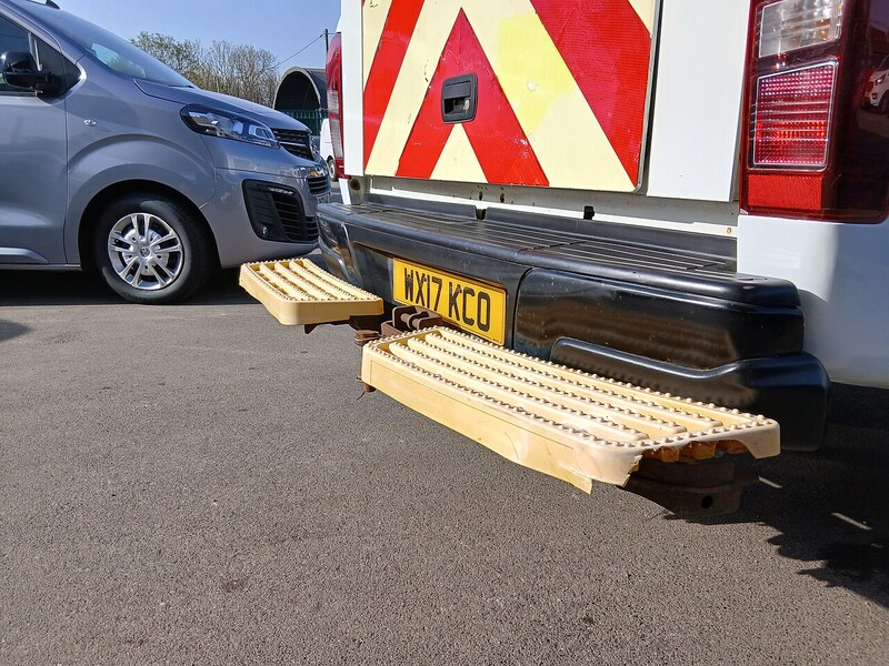 Isuzu 2.5 TD Utility Pickup 2dr Diesel Manual 4WD Euro 6 (164 ps) 2.5 Pickups Manual Diesel