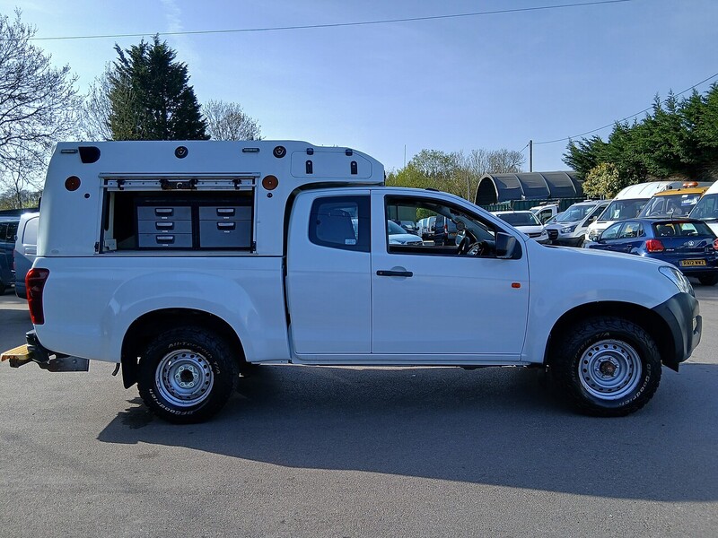 Isuzu 2.5 TD Utility Pickup 2dr Diesel Manual 4WD Euro 6 (164 ps) 2.5 Pickups Manual Diesel