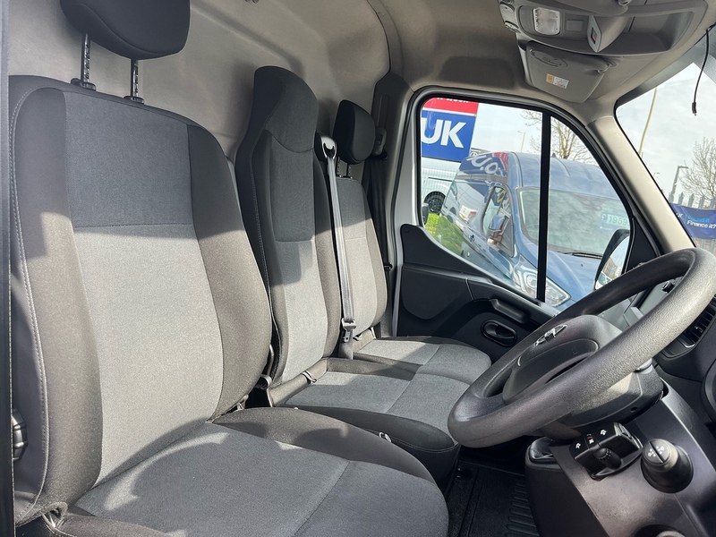 Nissan 2.3 dCi 35 Tekna Panel Van 4dr Diesel Manual FWD L3 H2 Euro 6 (135 ps)