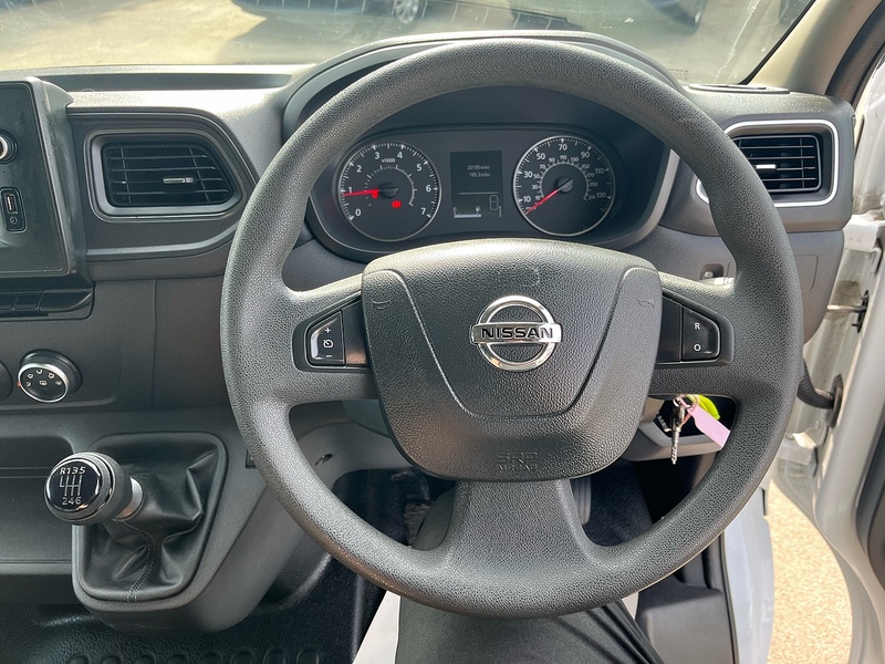 Nissan 2.3 dCi 35 Tekna Panel Van 4dr Diesel Manual FWD L3 H2 Euro 6 (135 ps)