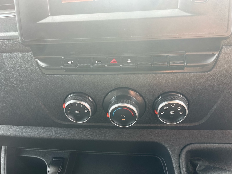 Nissan 2.3 dCi 35 Tekna Panel Van 4dr Diesel Manual FWD L3 H2 Euro 6 (135 ps)