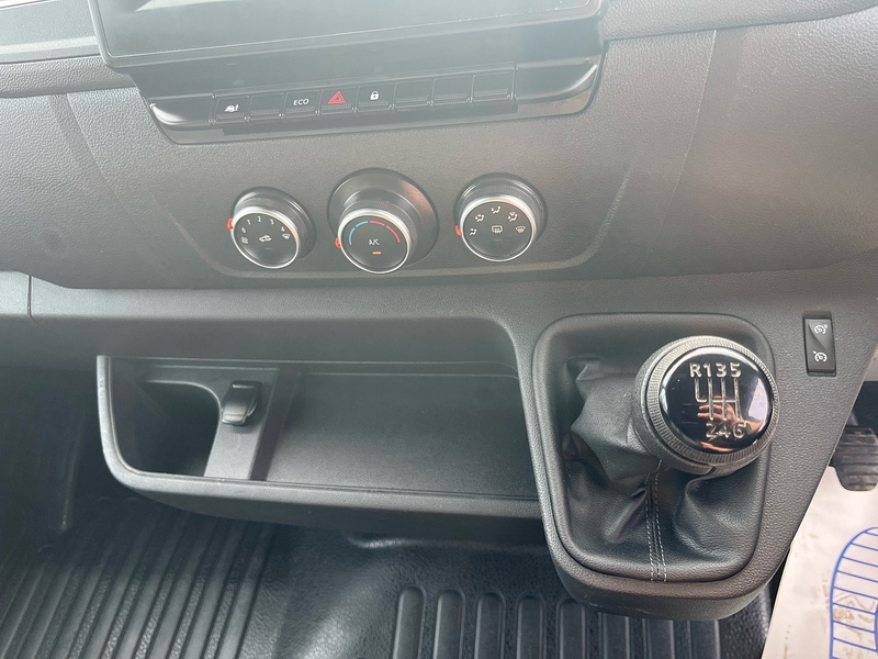 Nissan 2.3 dCi 35 Tekna Panel Van 4dr Diesel Manual FWD L3 H2 Euro 6 (135 ps)