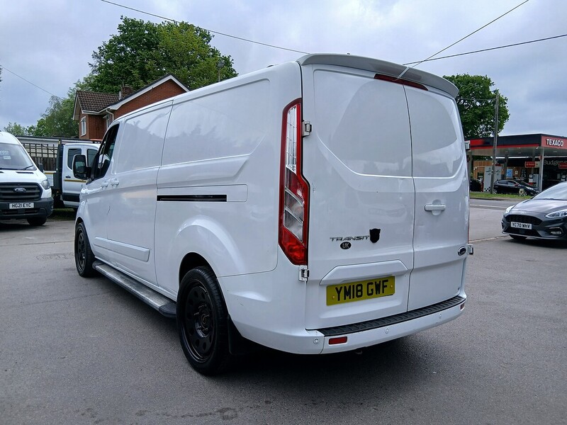 Ford 2.0 300 EcoBlue Limited Panel Van 5dr Diesel Auto L2 H1 Euro 6 (s/s) (130 ps)