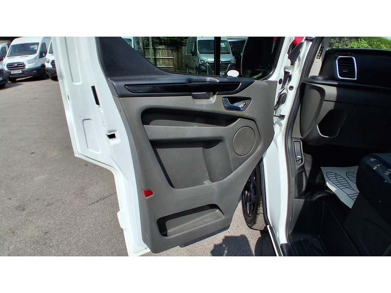 Ford 2.0 300 EcoBlue Limited Panel Van 5dr Diesel Auto L2 H1 Euro 6 (s/s) (130 ps)