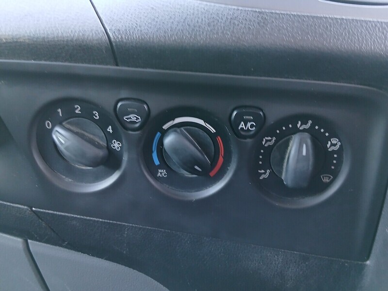 Ford 2.2 TDCi 290 Limited Panel Van 5dr Diesel Manual L2 H1 (186 g/km, 123 bhp)