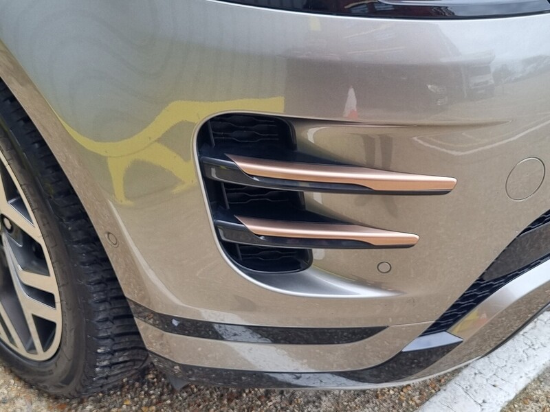 Land Rover D180 R-Dynamic HSE SUV 2.0 Automatic Diesel