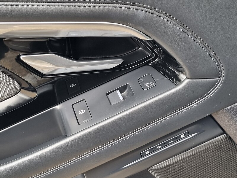 Land Rover D180 R-Dynamic HSE SUV 2.0 Automatic Diesel