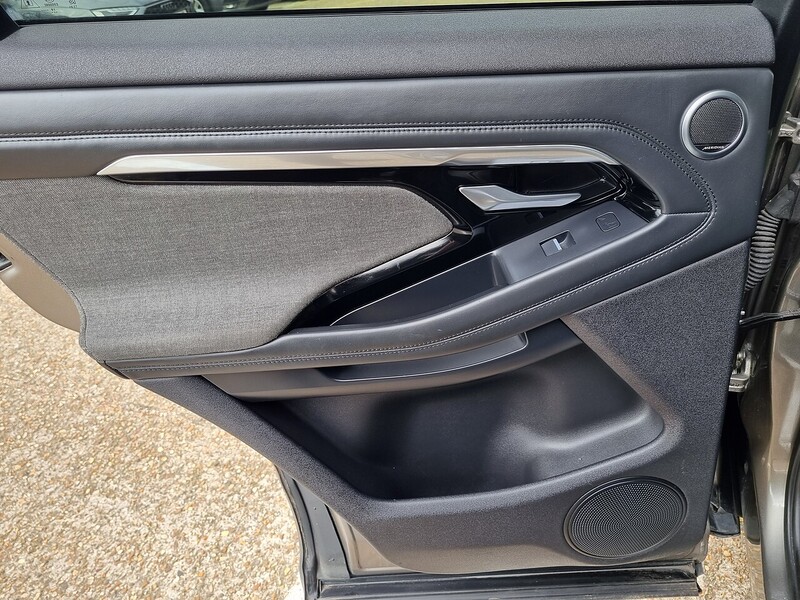 Land Rover D180 R-Dynamic HSE SUV 2.0 Automatic Diesel