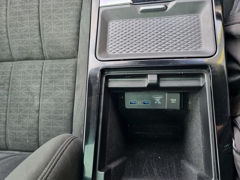 Land Rover D180 R-Dynamic HSE SUV 2.0 Automatic Diesel