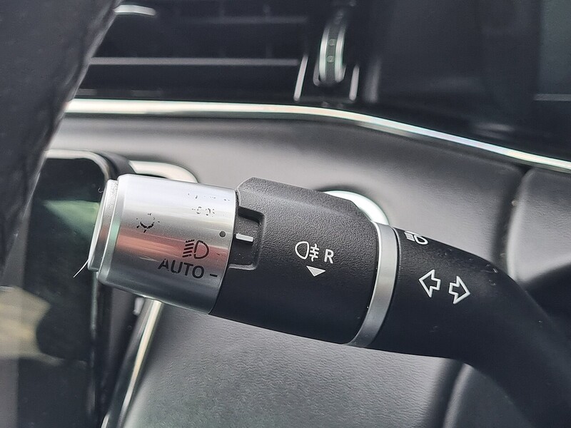 Land Rover D180 R-Dynamic HSE SUV 2.0 Automatic Diesel