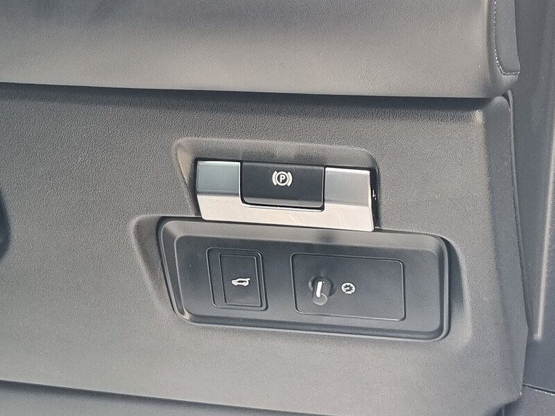 Land Rover D180 R-Dynamic HSE SUV 2.0 Automatic Diesel