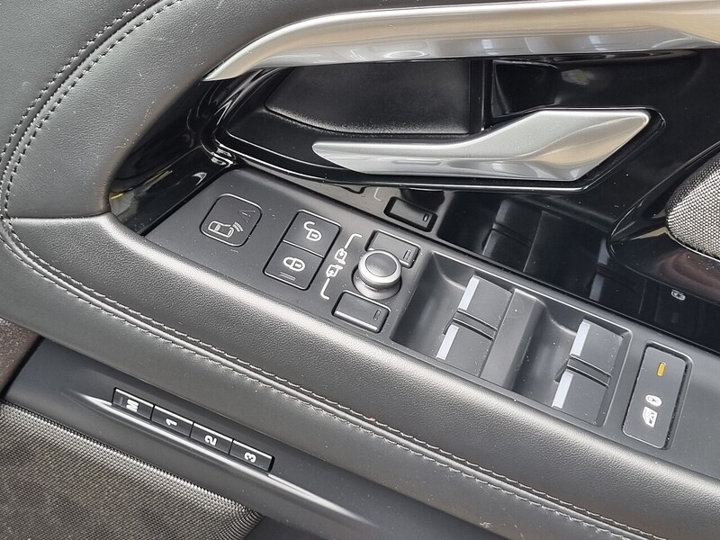 Land Rover D180 R-Dynamic HSE SUV 2.0 Automatic Diesel