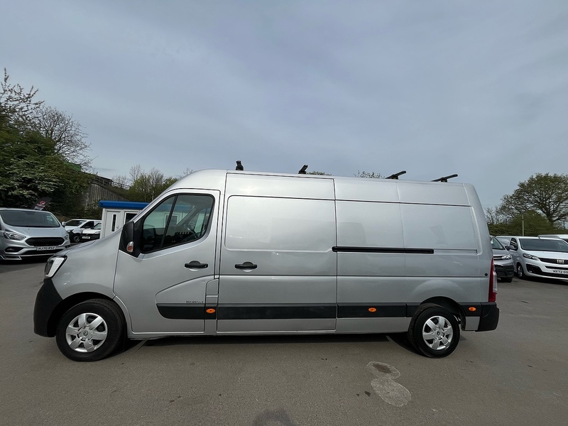 Renault 2.3 dCi 35 Business+ Panel Van 4dr Diesel Manual FWD LWB Medium Roof Euro 6 (135 ps)