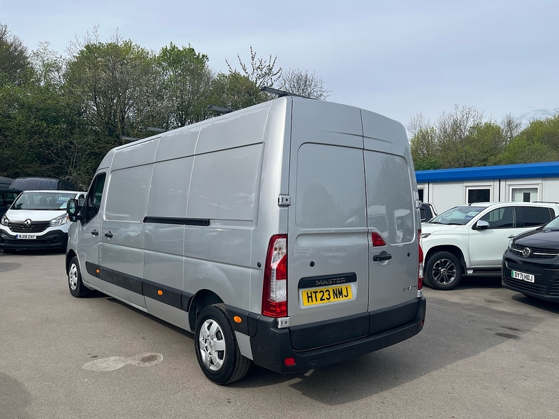 Renault 2.3 dCi 35 Business+ Panel Van 4dr Diesel Manual FWD LWB Medium Roof Euro 6 (135 ps)