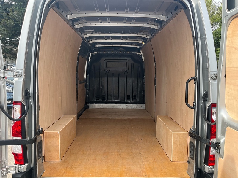 Renault 2.3 dCi 35 Business+ Panel Van 4dr Diesel Manual FWD LWB Medium Roof Euro 6 (135 ps)