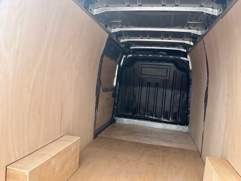 Renault 2.3 dCi 35 Business+ Panel Van 4dr Diesel Manual FWD LWB Medium Roof Euro 6 (135 ps)