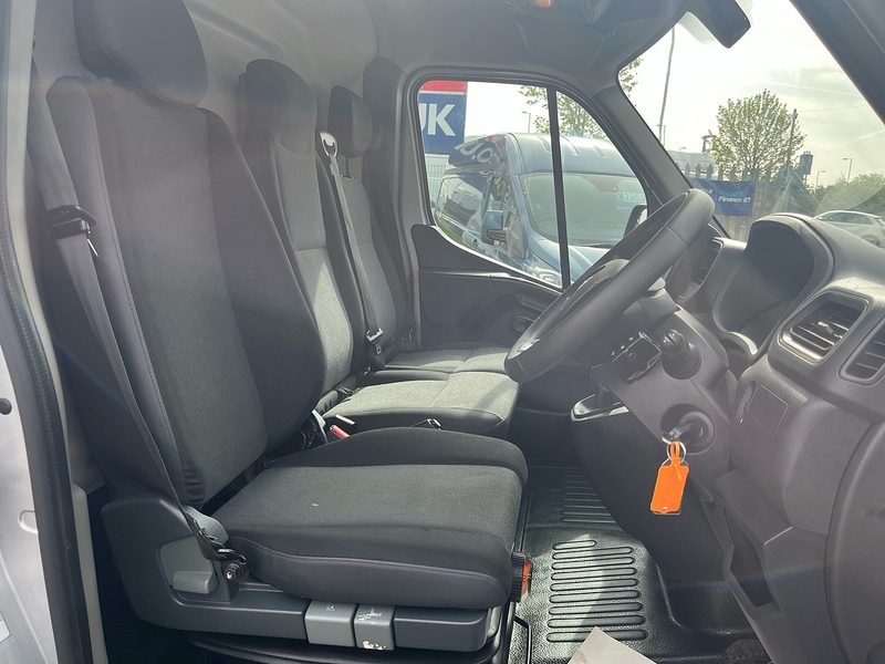 Renault 2.3 dCi 35 Business+ Panel Van 4dr Diesel Manual FWD LWB Medium Roof Euro 6 (135 ps)