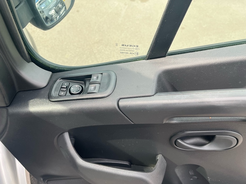 Renault 2.3 dCi 35 Business+ Panel Van 4dr Diesel Manual FWD LWB Medium Roof Euro 6 (135 ps)