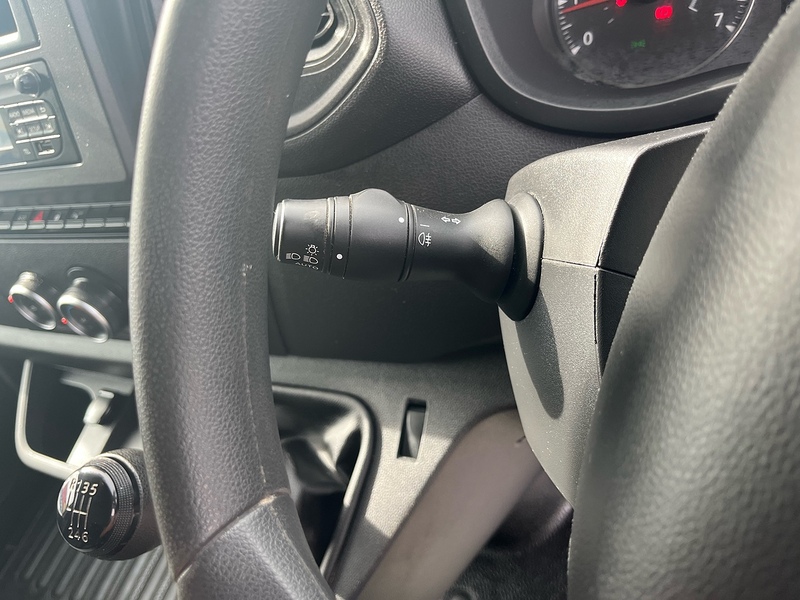 Renault 2.3 dCi 35 Business+ Panel Van 4dr Diesel Manual FWD LWB Medium Roof Euro 6 (135 ps)