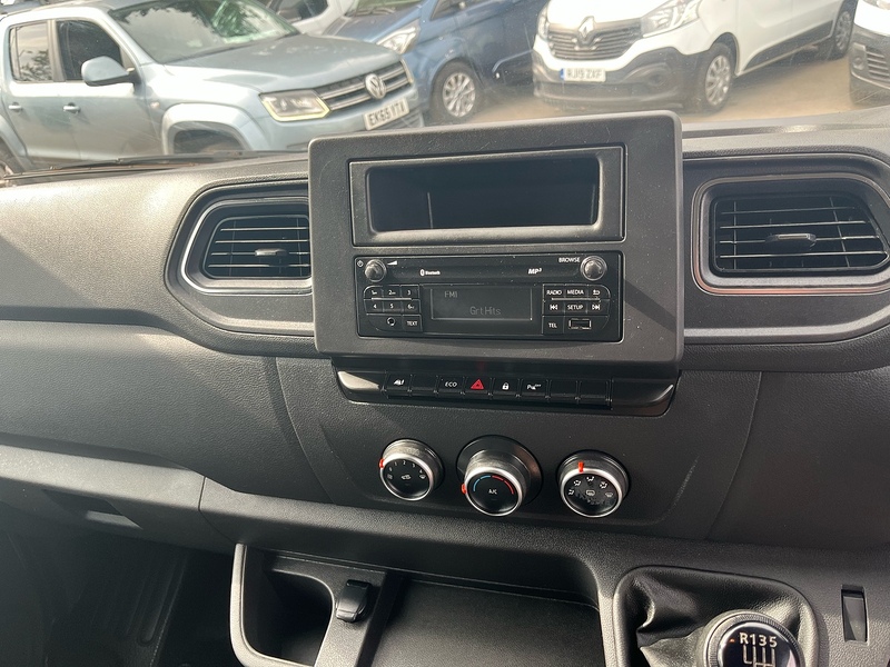 Renault 2.3 dCi 35 Business+ Panel Van 4dr Diesel Manual FWD LWB Medium Roof Euro 6 (135 ps)