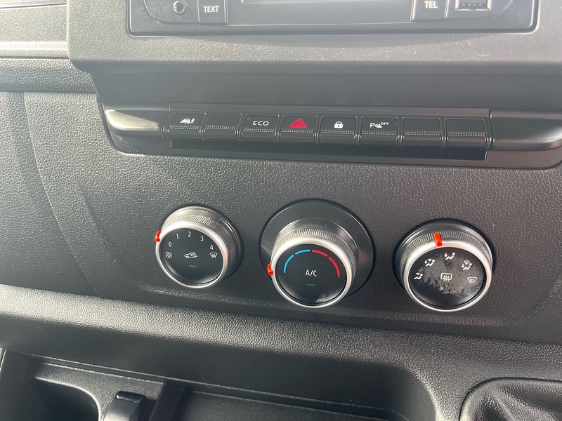 Renault 2.3 dCi 35 Business+ Panel Van 4dr Diesel Manual FWD LWB Medium Roof Euro 6 (135 ps)