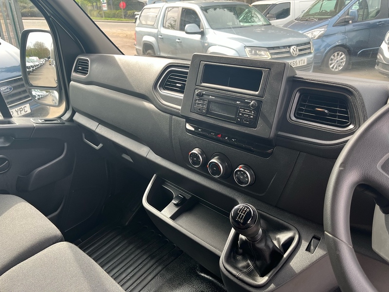 Renault 2.3 dCi 35 Business+ Panel Van 4dr Diesel Manual FWD LWB Medium Roof Euro 6 (135 ps)