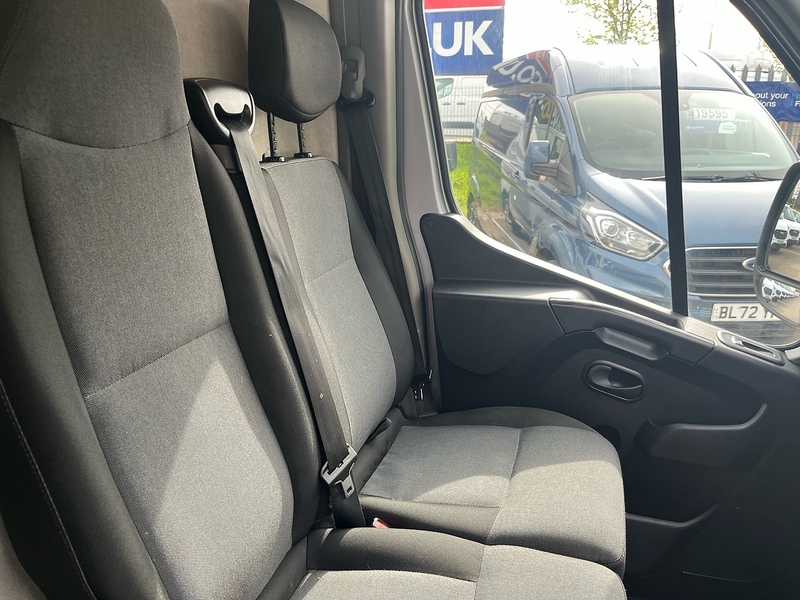 Renault 2.3 dCi 35 Business+ Panel Van 4dr Diesel Manual FWD LWB Medium Roof Euro 6 (135 ps)