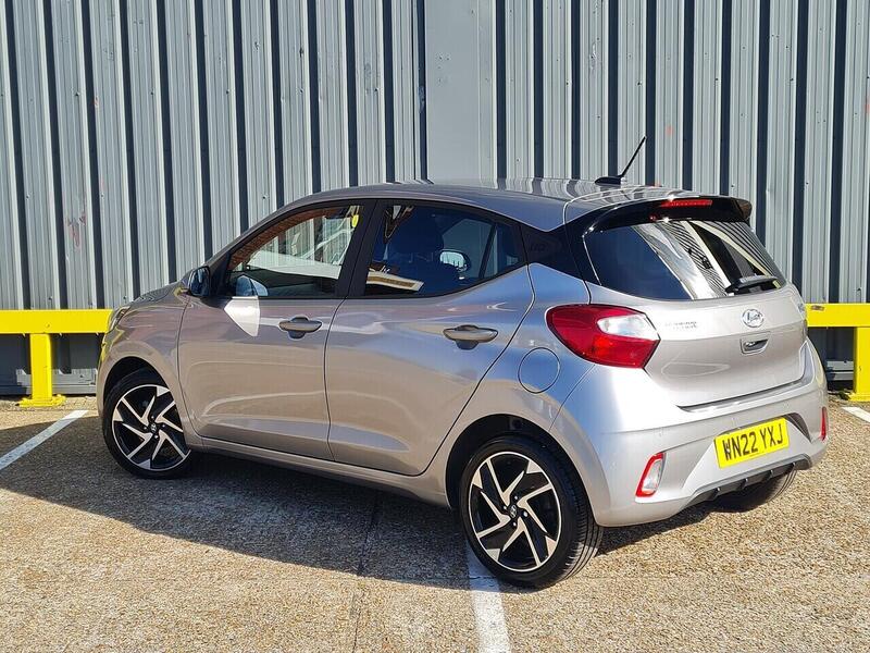 Hyundai 1.2 Premium Hatchback 5dr Petrol Manual Euro 6 (s/s) (84 ps)