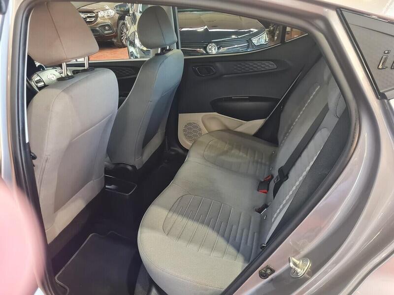 Hyundai 1.2 Premium Hatchback 5dr Petrol Manual Euro 6 (s/s) (84 ps)