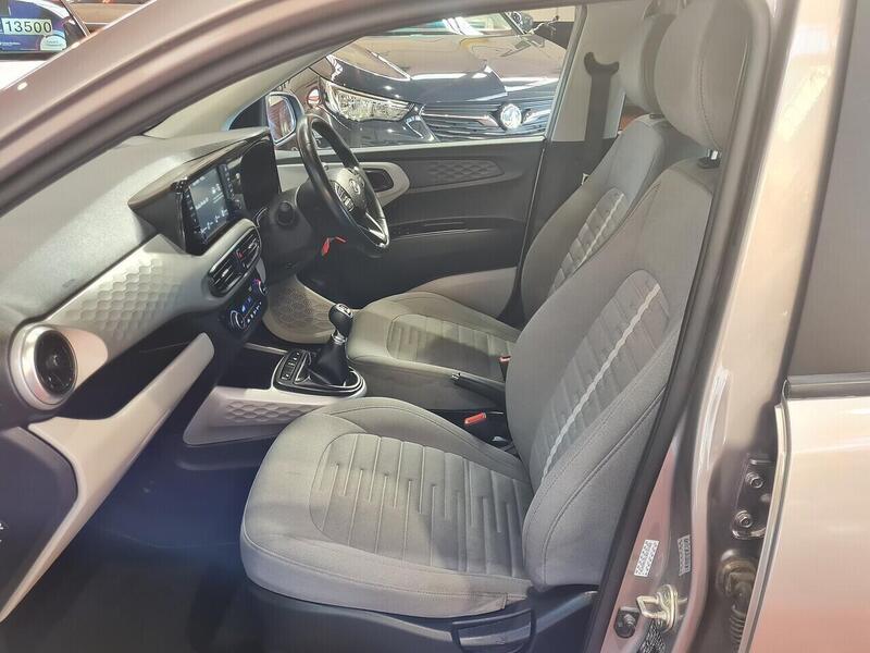 Hyundai 1.2 Premium Hatchback 5dr Petrol Manual Euro 6 (s/s) (84 ps)