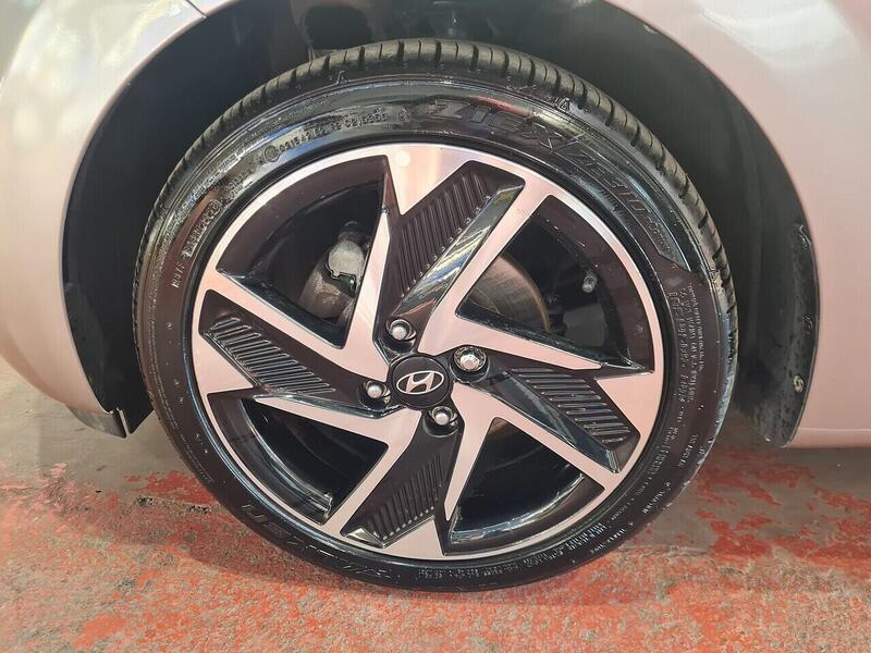 Hyundai 1.2 Premium Hatchback 5dr Petrol Manual Euro 6 (s/s) (84 ps)