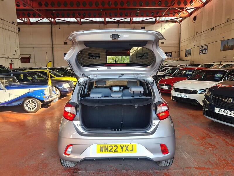 Hyundai 1.2 Premium Hatchback 5dr Petrol Manual Euro 6 (s/s) (84 ps)