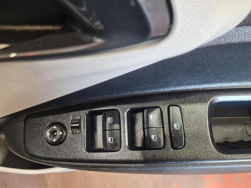 Hyundai 1.2 Premium Hatchback 5dr Petrol Manual Euro 6 (s/s) (84 ps)