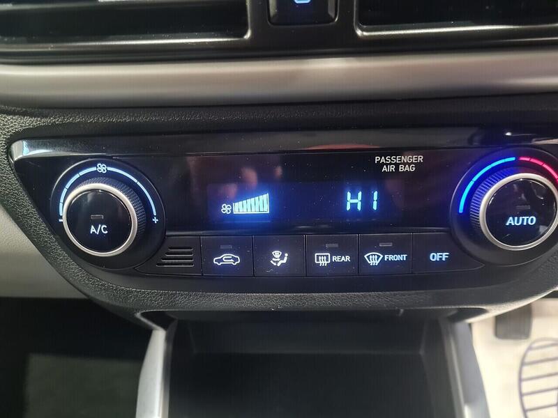 Hyundai 1.2 Premium Hatchback 5dr Petrol Manual Euro 6 (s/s) (84 ps)