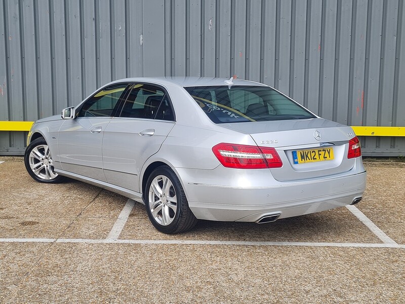 Mercedes-Benz 2.1 E220 CDI BlueEfficiency Executive SE Saloon 4dr Diesel G-Tronic+ Euro 5 (s/s) (170 ps)