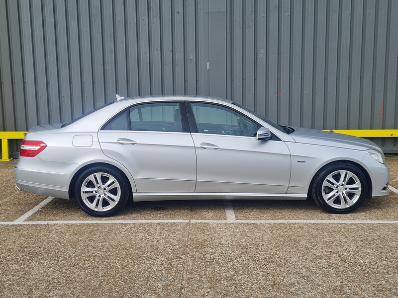Mercedes-Benz 2.1 E220 CDI BlueEfficiency Executive SE Saloon 4dr Diesel G-Tronic+ Euro 5 (s/s) (170 ps)