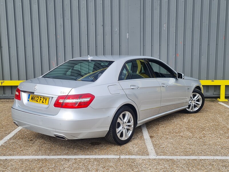 Mercedes-Benz 2.1 E220 CDI BlueEfficiency Executive SE Saloon 4dr Diesel G-Tronic+ Euro 5 (s/s) (170 ps)