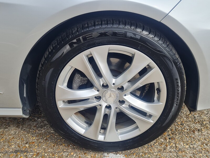 Mercedes-Benz 2.1 E220 CDI BlueEfficiency Executive SE Saloon 4dr Diesel G-Tronic+ Euro 5 (s/s) (170 ps)