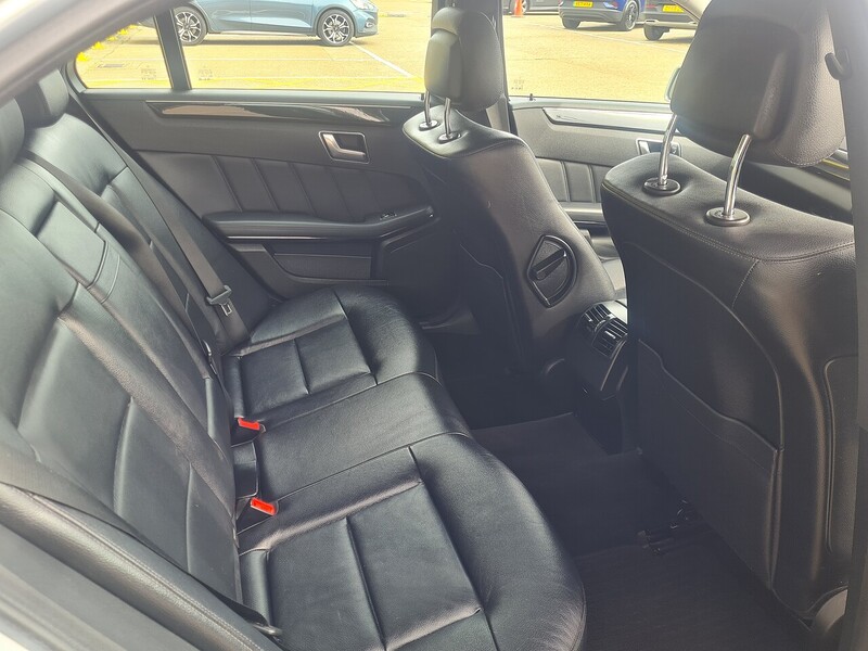 Mercedes-Benz 2.1 E220 CDI BlueEfficiency Executive SE Saloon 4dr Diesel G-Tronic+ Euro 5 (s/s) (170 ps)