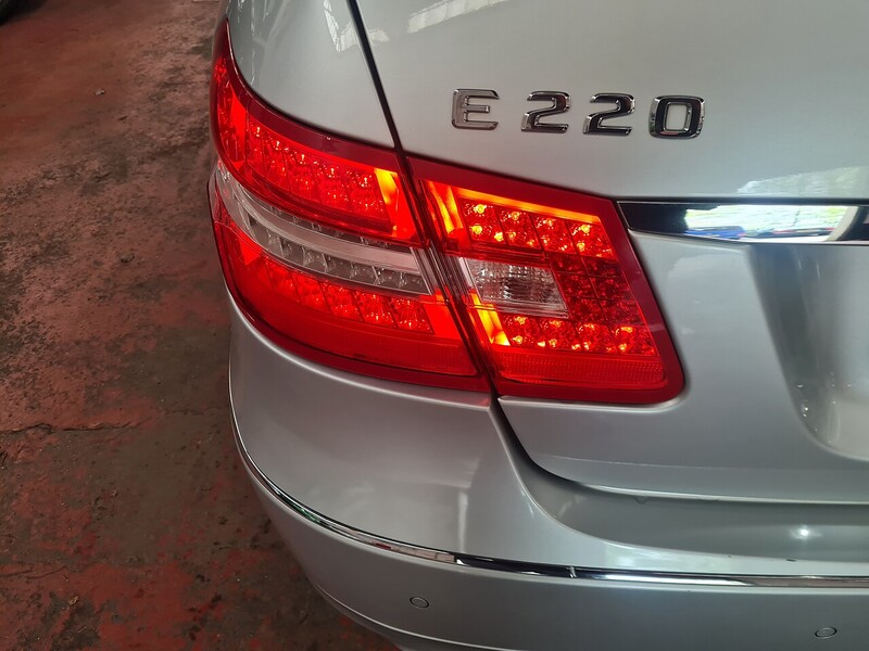 Mercedes-Benz 2.1 E220 CDI BlueEfficiency Executive SE Saloon 4dr Diesel G-Tronic+ Euro 5 (s/s) (170 ps)