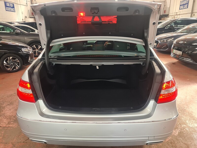 Mercedes-Benz 2.1 E220 CDI BlueEfficiency Executive SE Saloon 4dr Diesel G-Tronic+ Euro 5 (s/s) (170 ps)