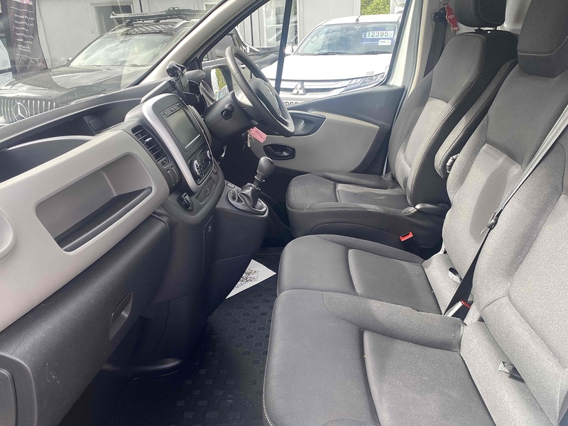 Renault 1.6 dCi ENERGY 29 Business+ Panel Van 5dr Diesel Manual LWB High Roof Euro 6 (s/s) (125 ps)