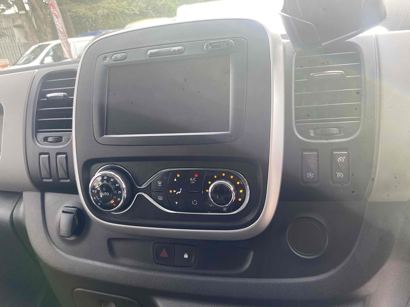 Renault 1.6 dCi ENERGY 29 Business+ Panel Van 5dr Diesel Manual LWB High Roof Euro 6 (s/s) (125 ps)