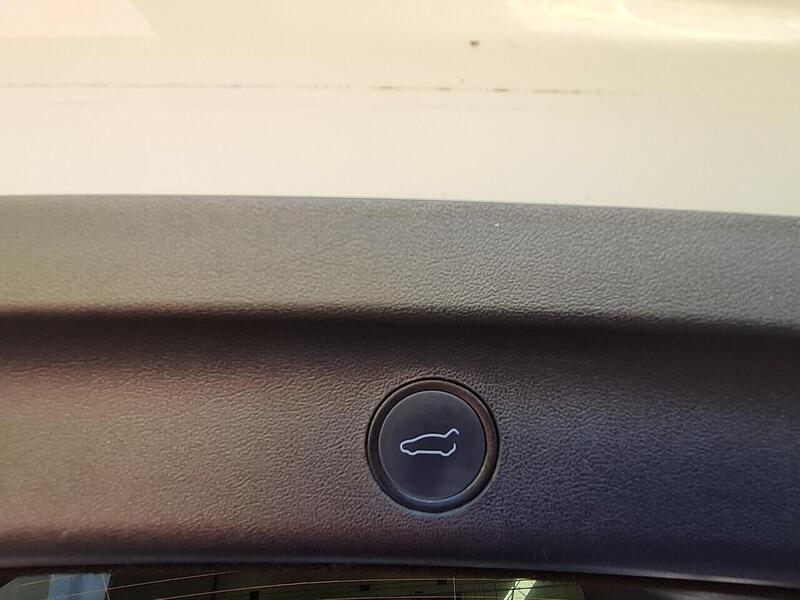 Tesla Long Range SUV 0.0 Automatic Electric
